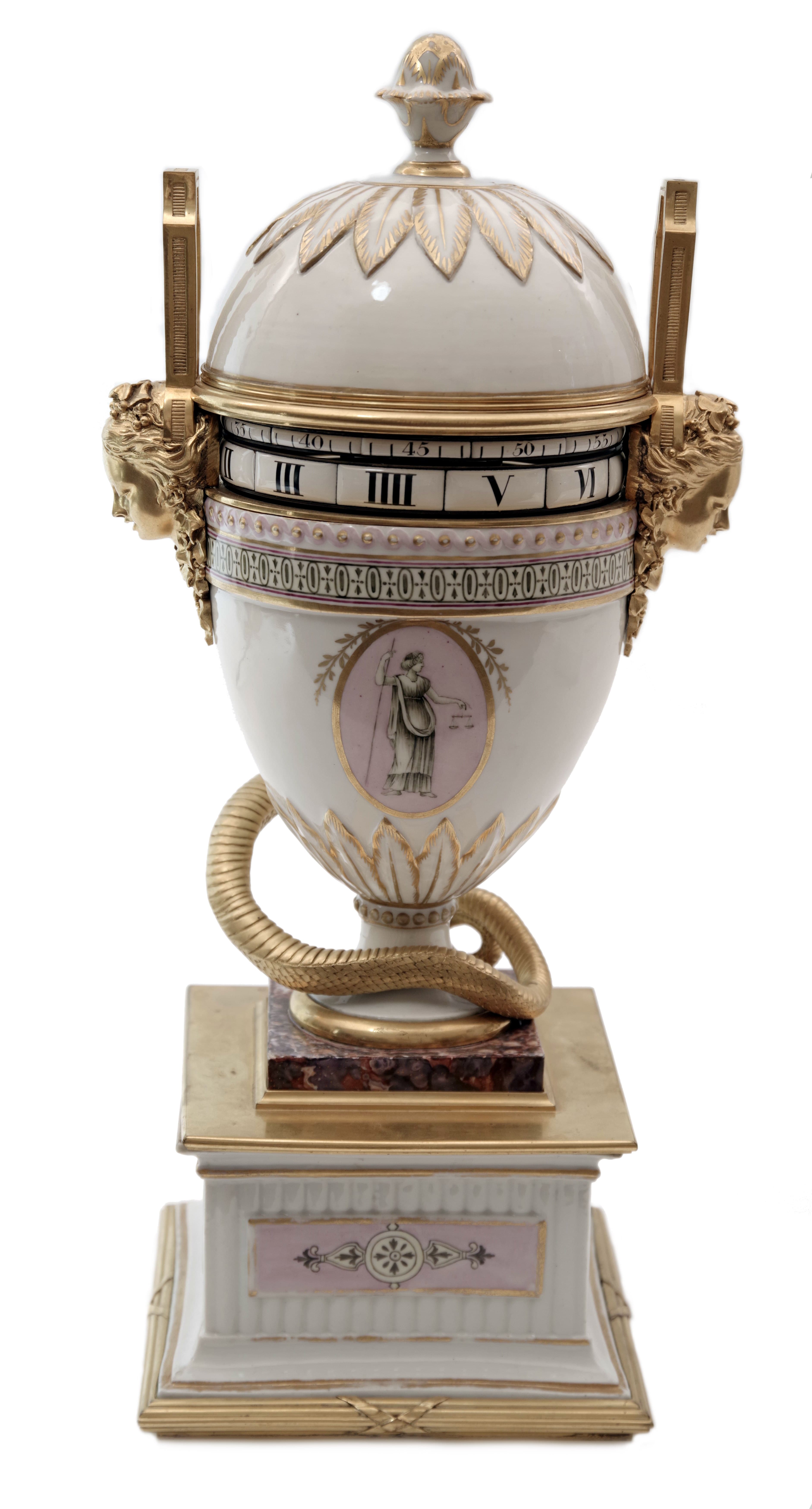 Porcelánové anulární stolní hodiny ve tvaru neoklasicistní vázy s víkem — 3