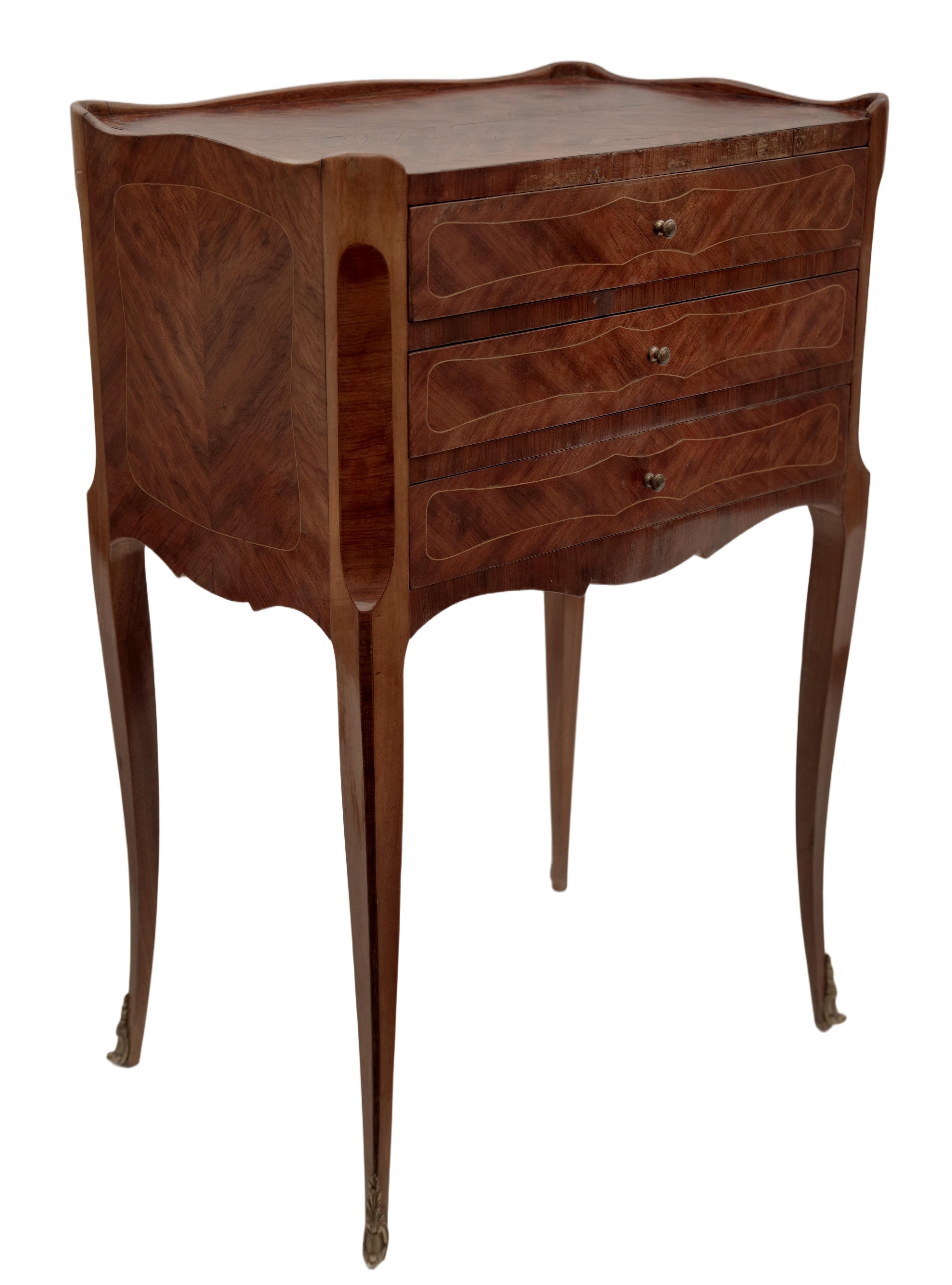 Malá komoda v rokokovém stylu