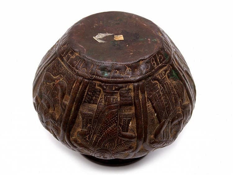 Tepaná váza — 2